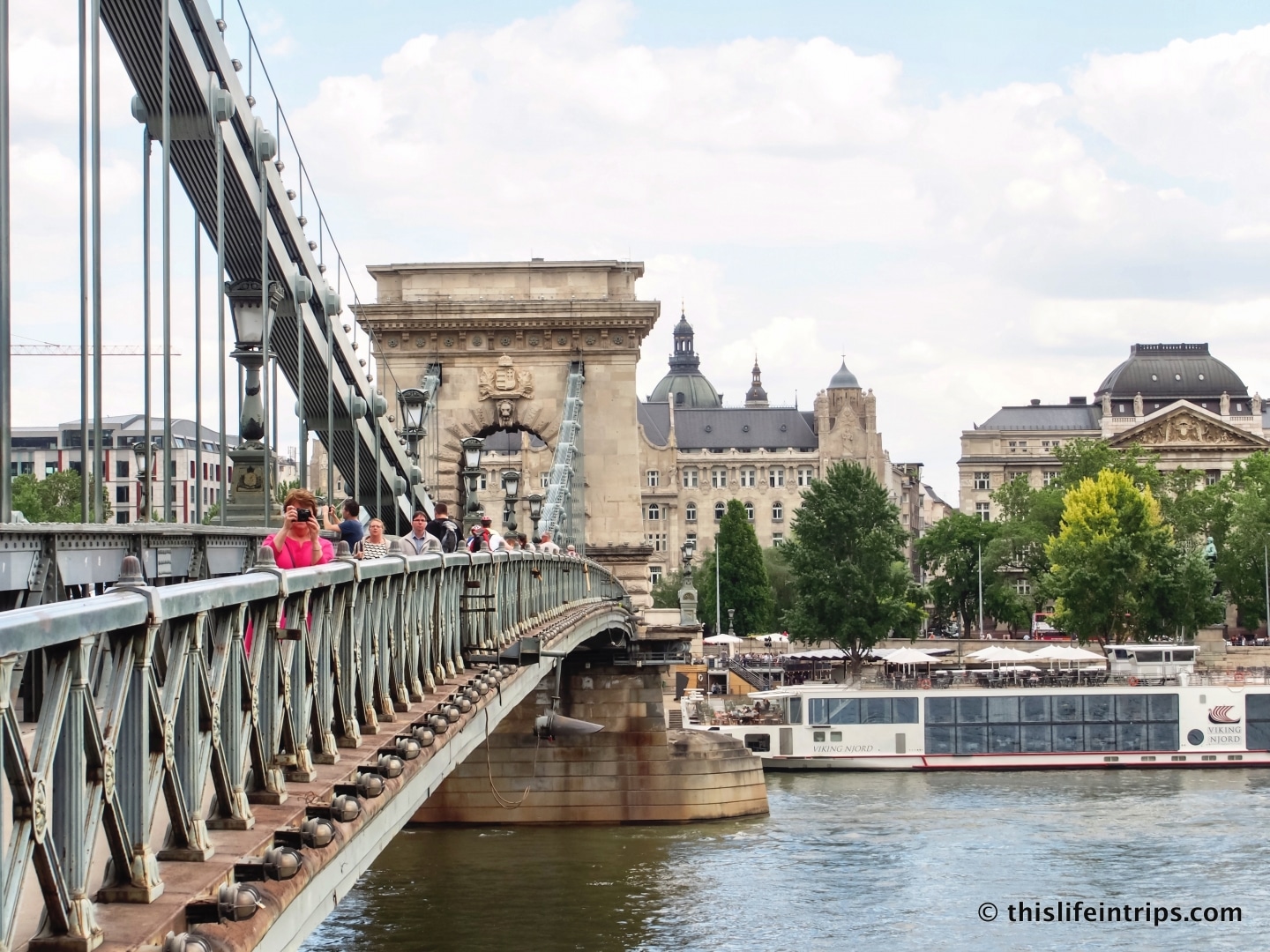 where does the viking cruise ship dock in budapest