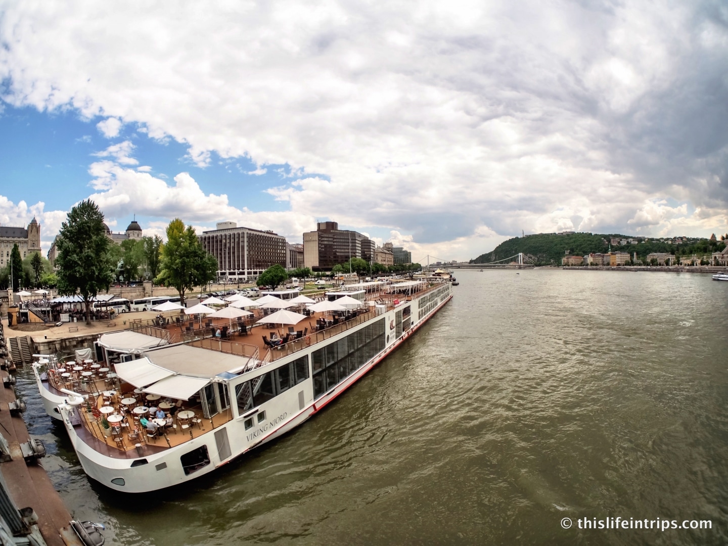 where does the viking cruise ship dock in budapest