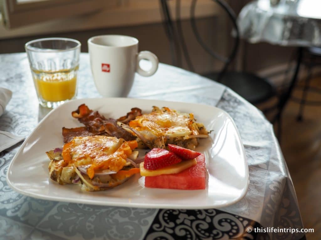 Enjoying a sumptuous breakfast at Hochelaga Inn