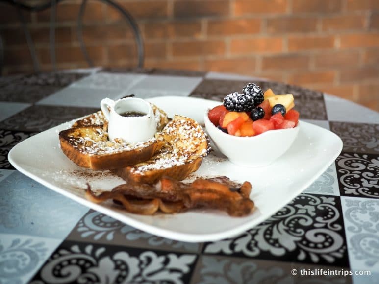 Hochelaga Inn Review - A Historical Stay in Canada's First Capital