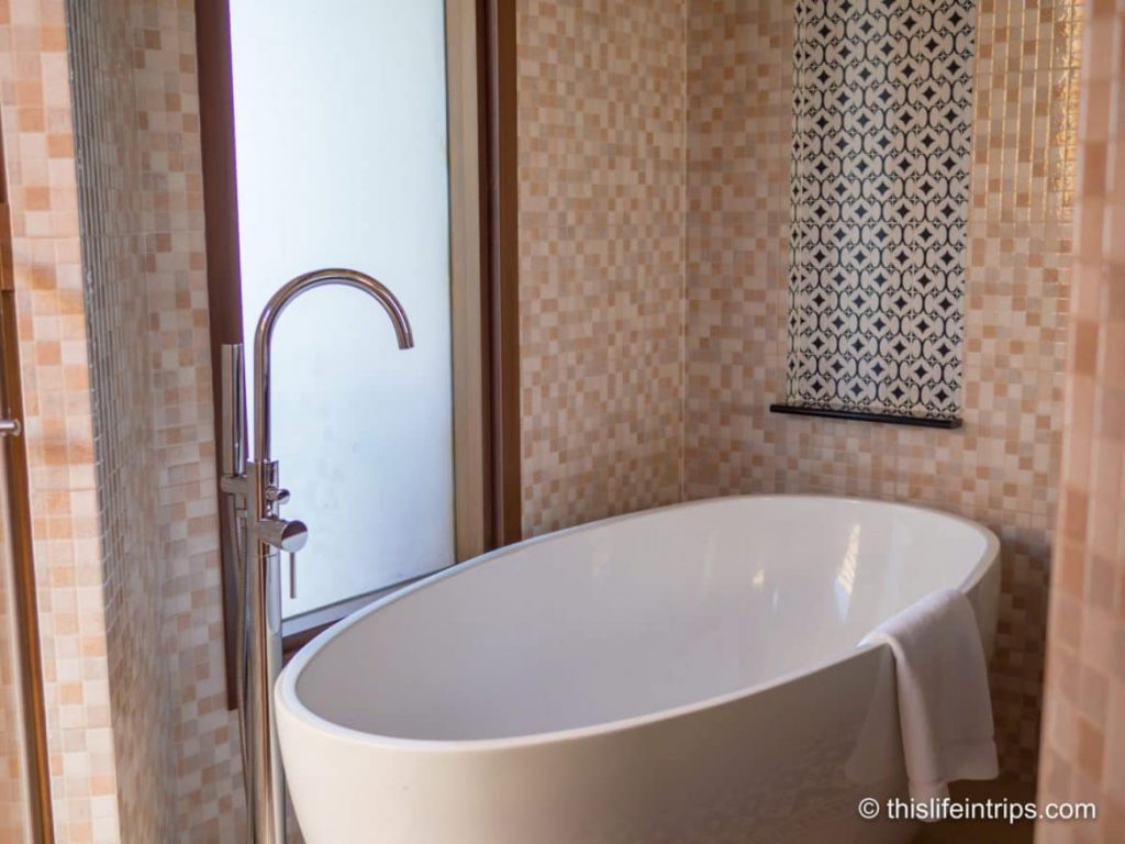 Clean bathtub in Maldives resort