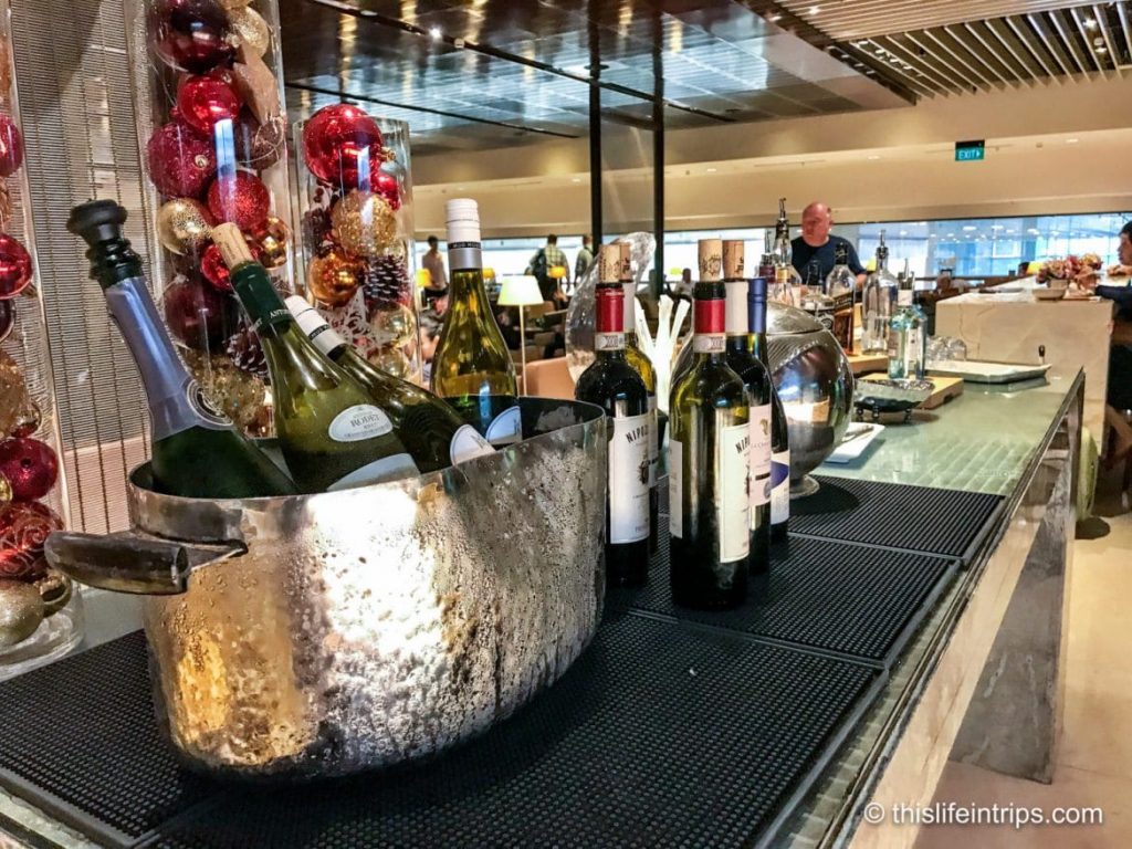 Singapore Airlines SilverKris Lounge Review | Changi Airport, Singapore