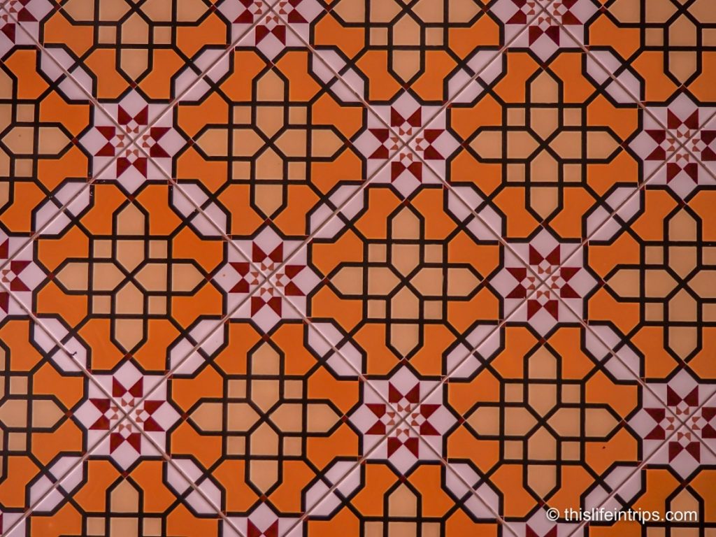 Intricate islamic artistry in the walls of the mosque