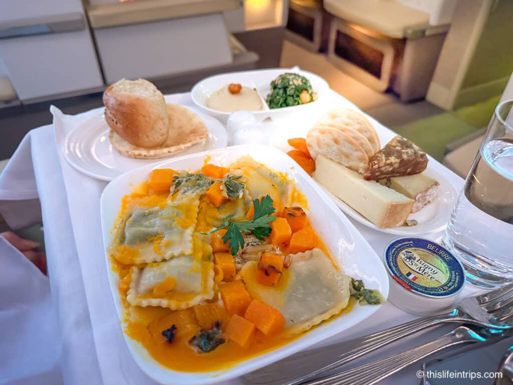 Emirates business class food on their 777-200lr flight