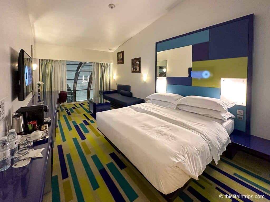 Dubai International Hotel review bedroom