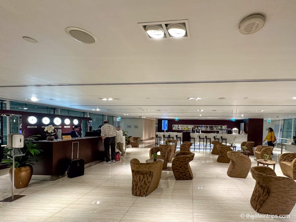 Dubai International Hotel checkin counter and lounge