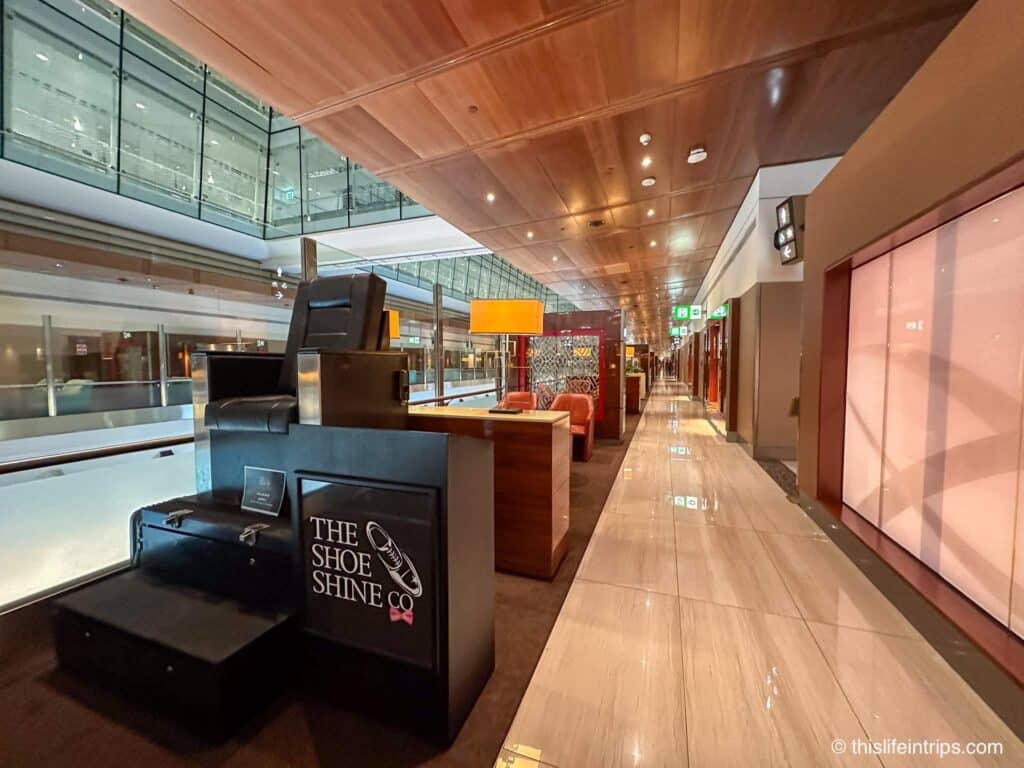 Shoe shine at the Dubai emirates business class lounge