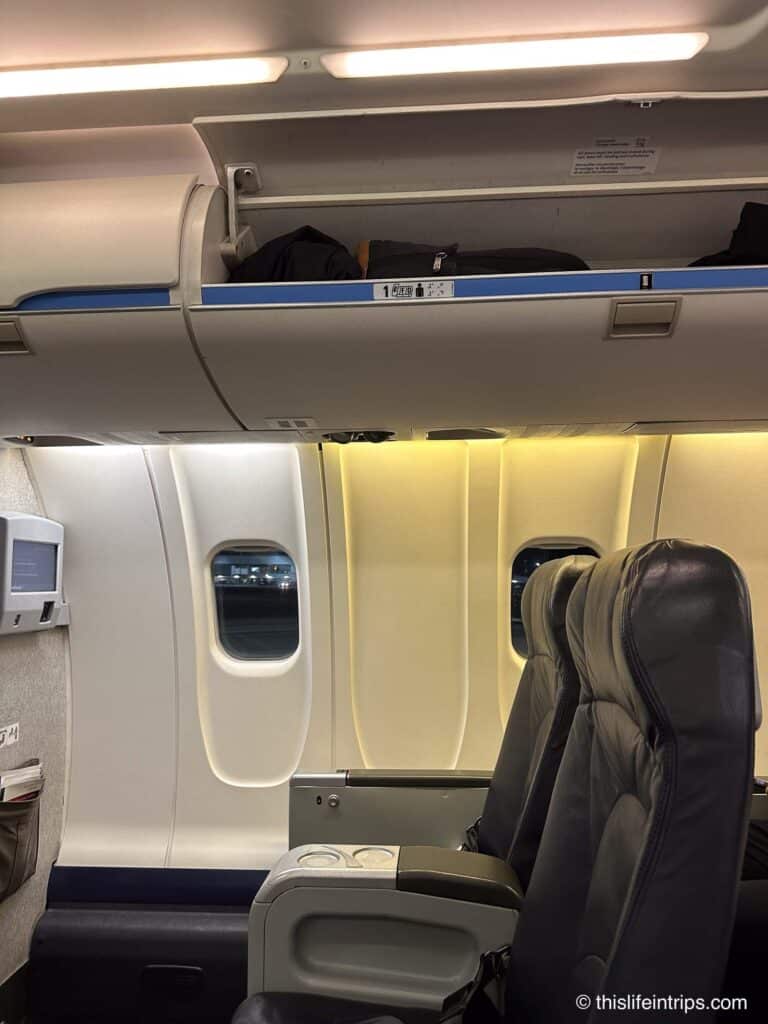 Air Canada CRJ 900 Business Class Overhead Bins