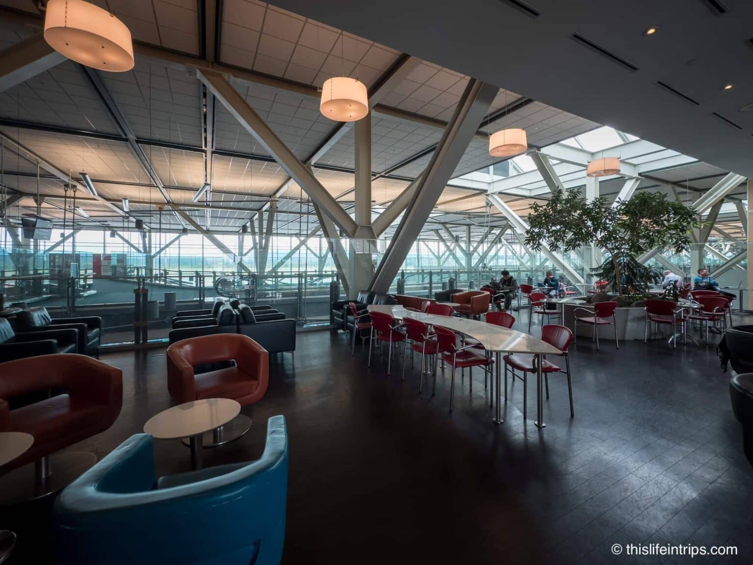 SFO Air Canada Lounge Review 2025 - Best Maple Leaf Lounge?