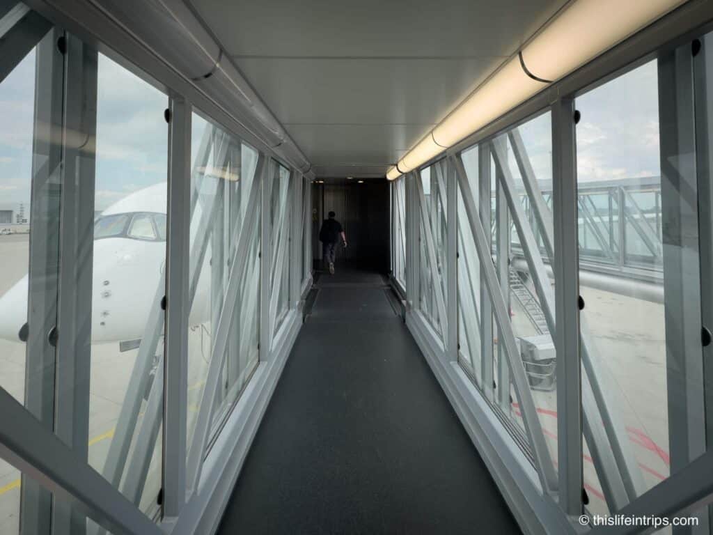 walkway to Lufthansa a350 new business class boarding