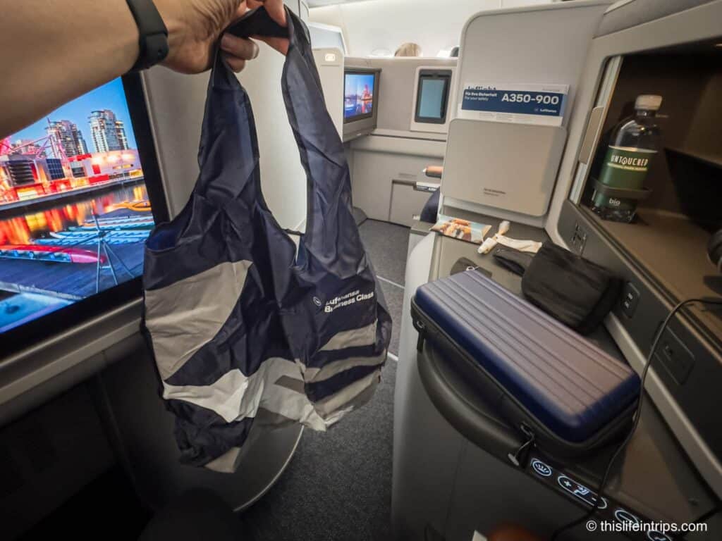 Lufthansa Allegris tote bag from the amenity kit