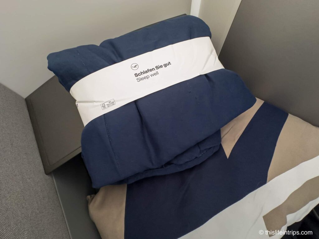 Lufthansa Allegris business class blanket and pillow