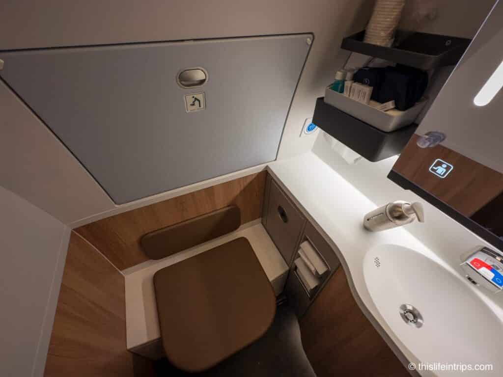 Lufthansa Allegris business class lavatory