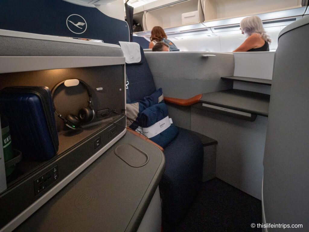 Lufthansa Allegris throne business class seat A350-900