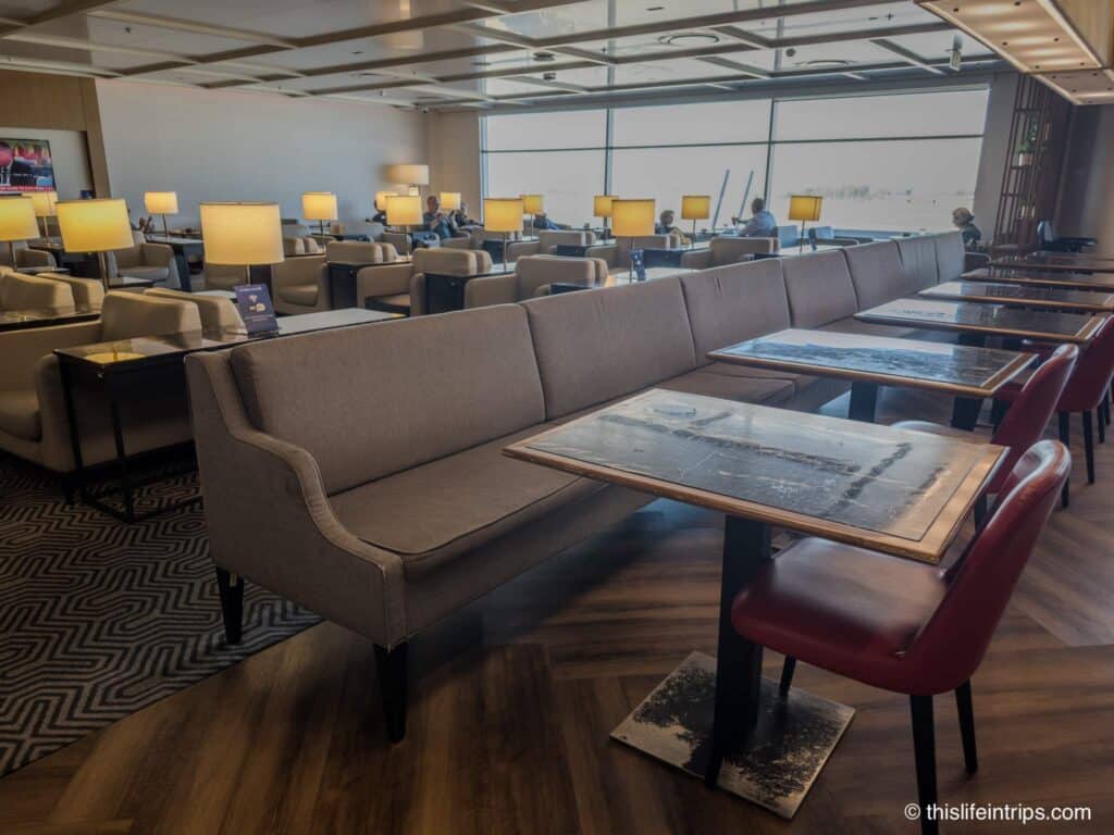 Table seating at the Singapore Airlines Sydney lounge