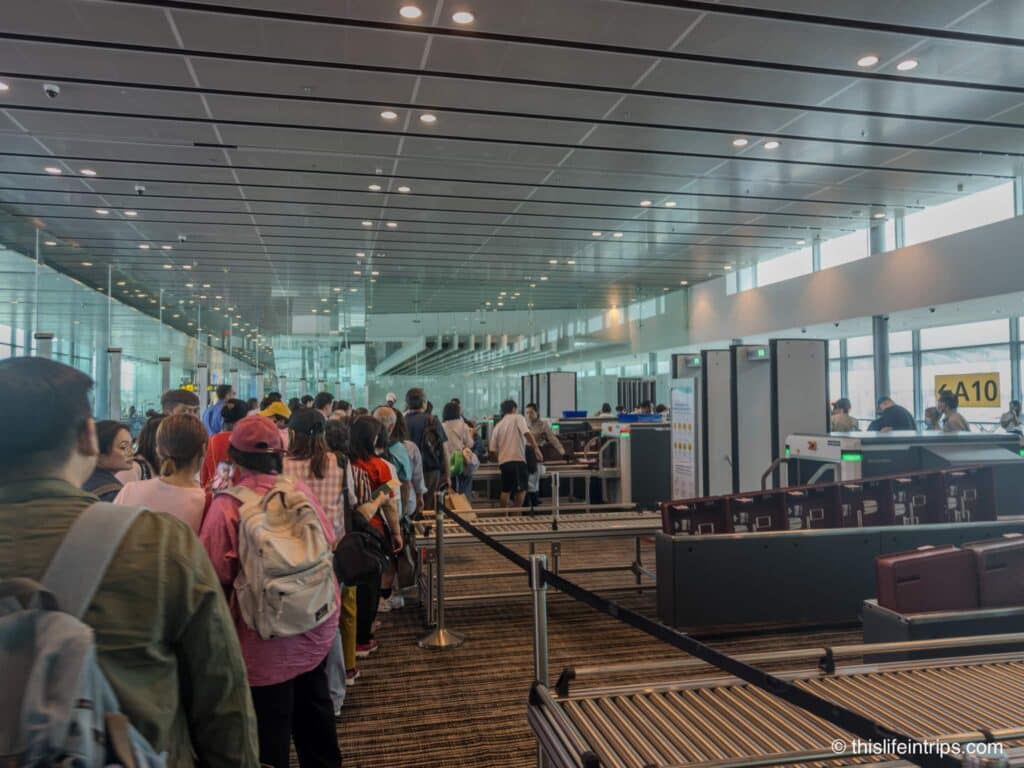 Eva air boeing 777 300er business class security at boarding gate