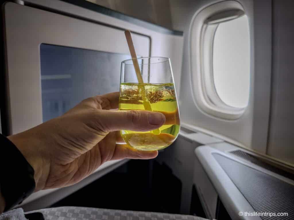Evergreen cocktail on EVA Air business class flight