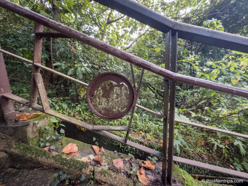 Elephant signage on the Elephant Mountain trail in Taipei