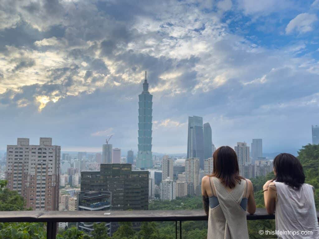 Women looking at Taipei Skyline at Elephant Mountain lookout