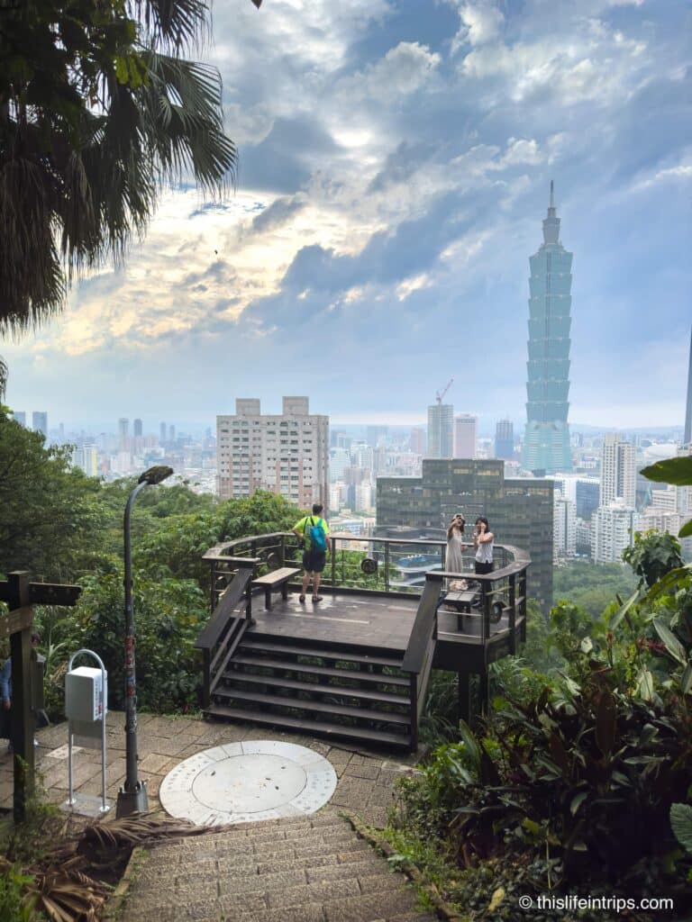 Viewing platform on Elephant Mountain in Taipei
