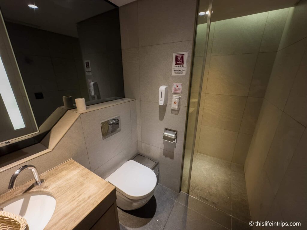Shower room at Taipei Terminal 1