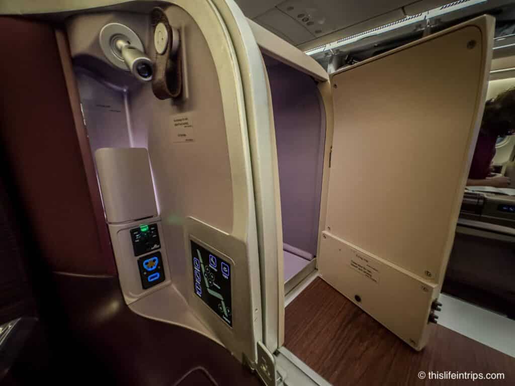 Thai Airways business class seats storage