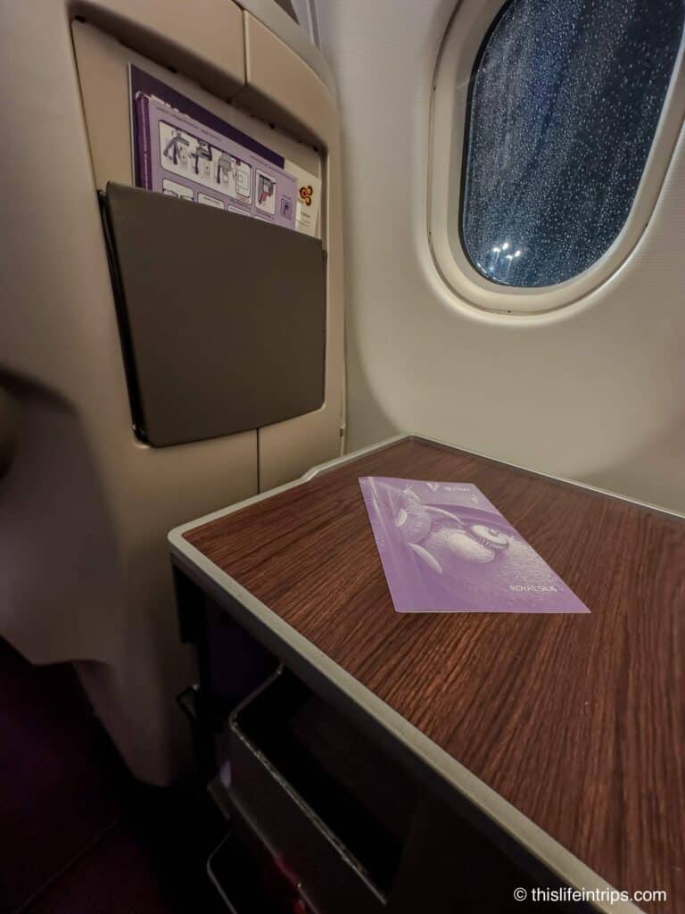 Thai Airways business class seats desk space