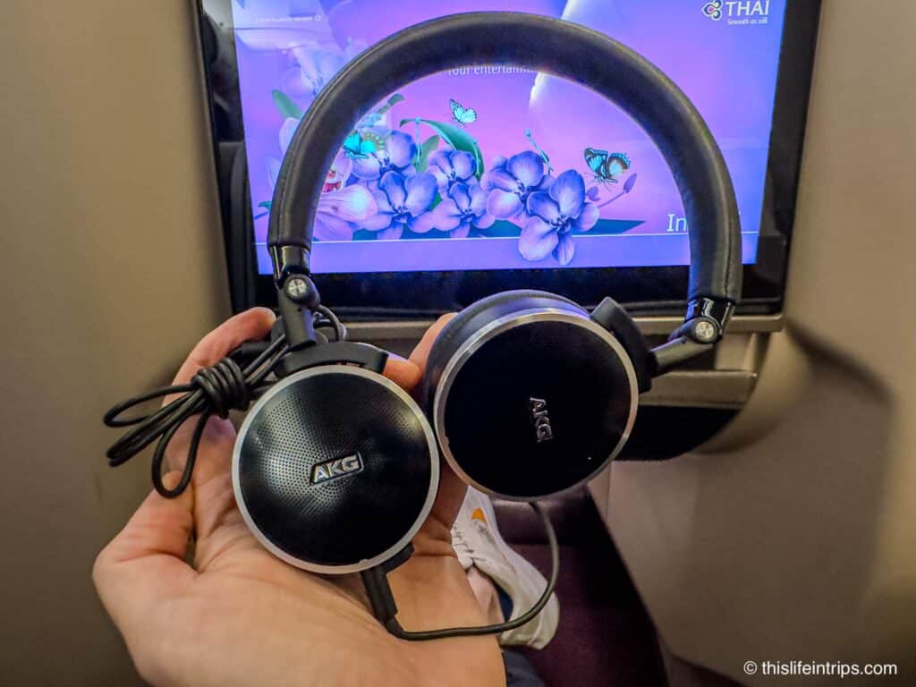 thai airways business headphones