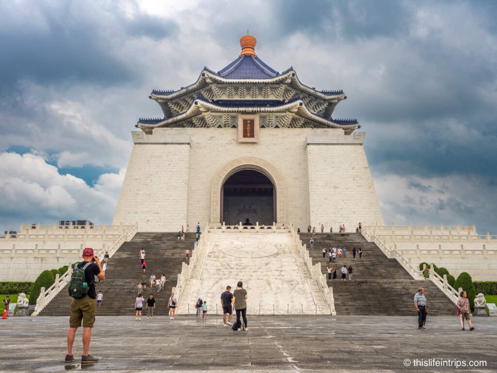 Man taking photo of Chiang Kai-shek Memorial Hall in Taipei
