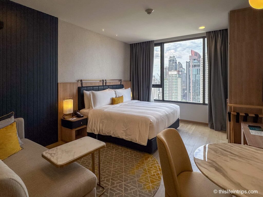 Staybridge Suites Bangkok Thonglor king room with city view