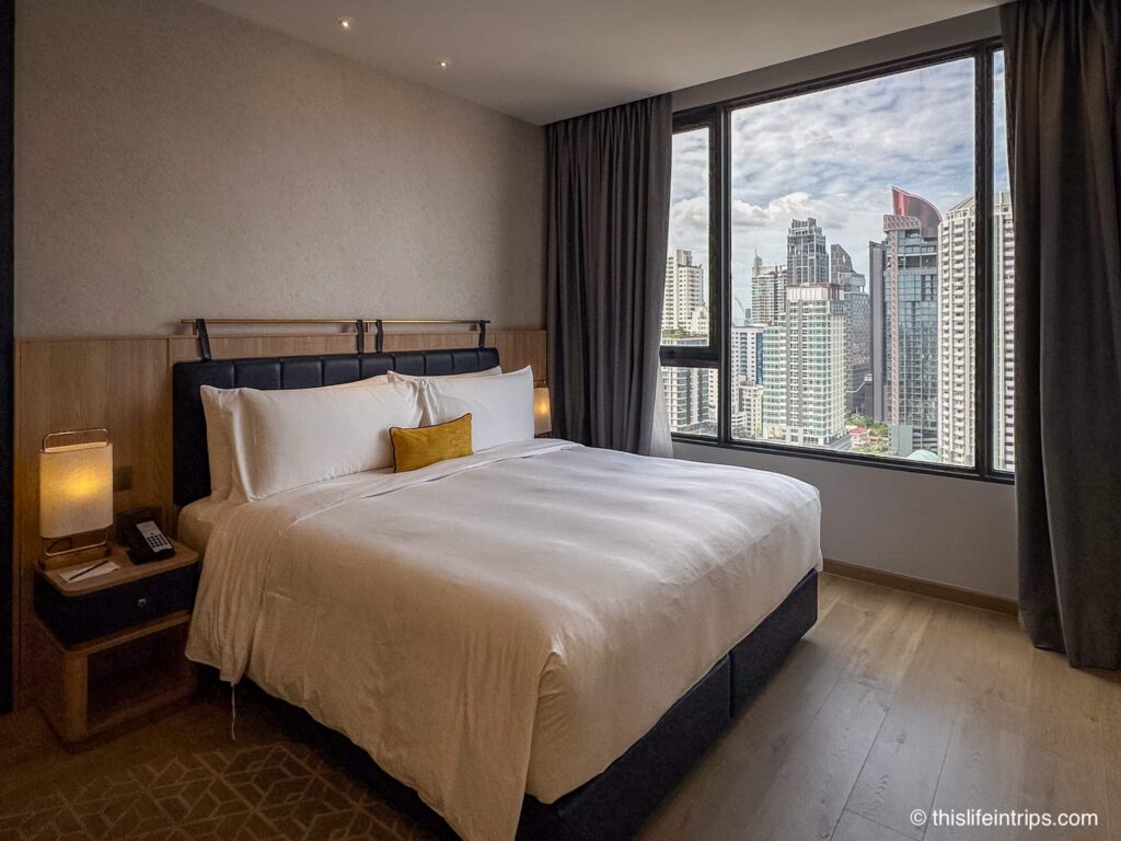 Staybridge Suites Bangkok Thonglor king room with city view