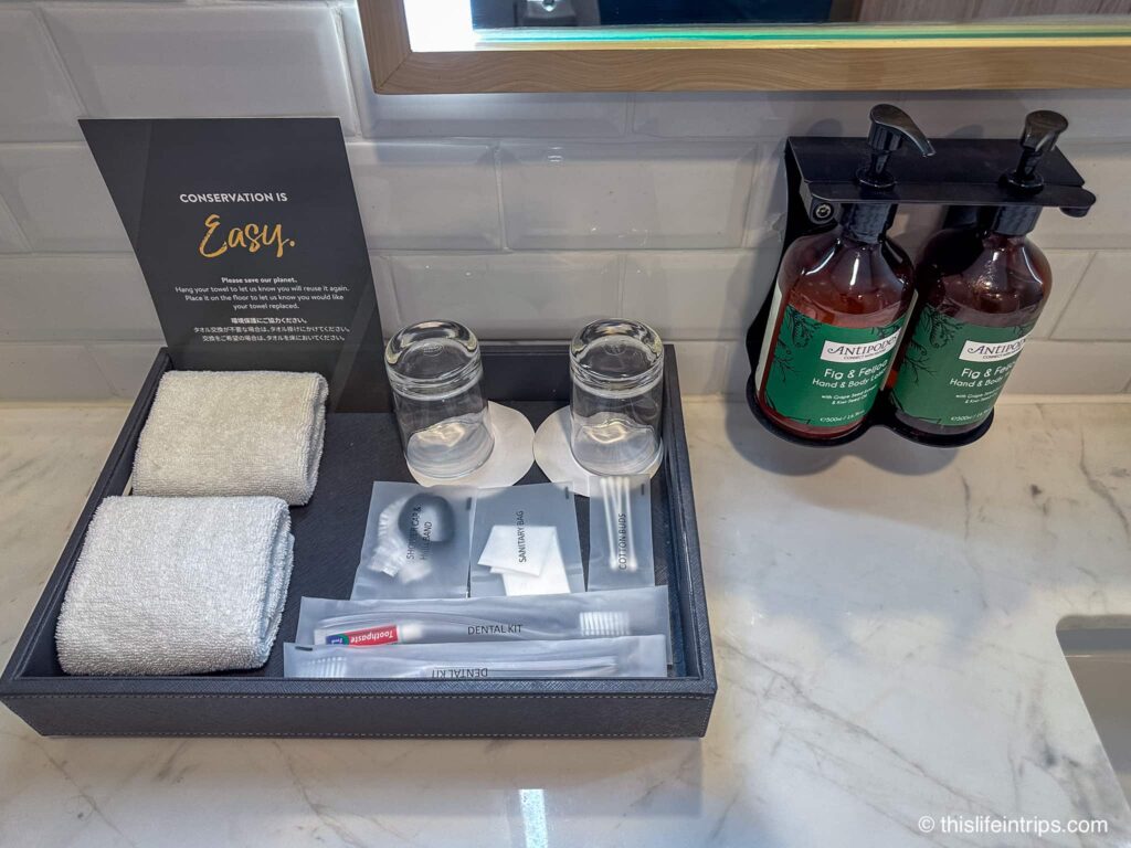 Staybridge Suites Bangkok Thonglor king room bathroom amenities