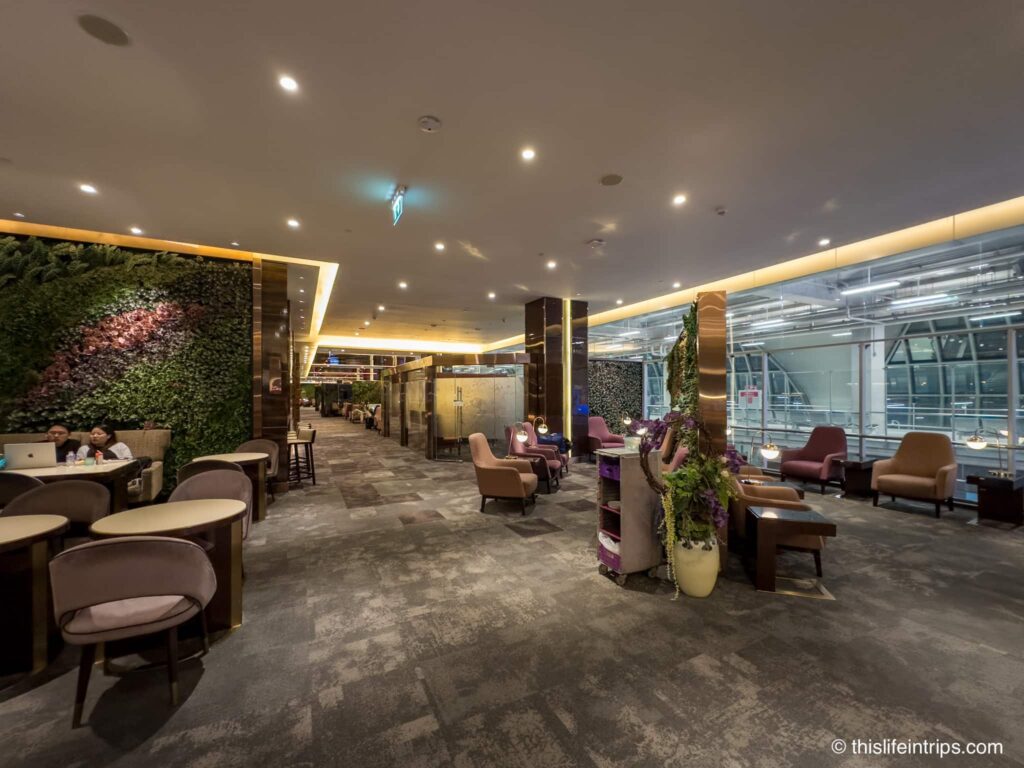 Spacious seating options at the Royal Silk Lounge