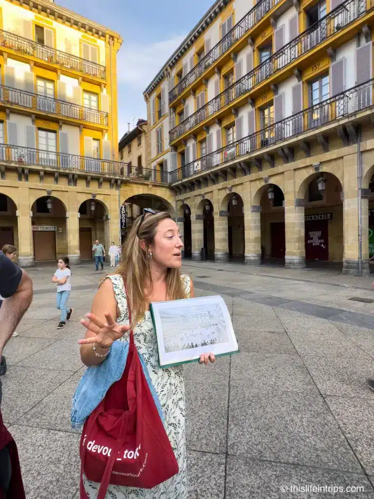 Are San Sebastian tour guide explaining the balconies in Plaza de la Constitución