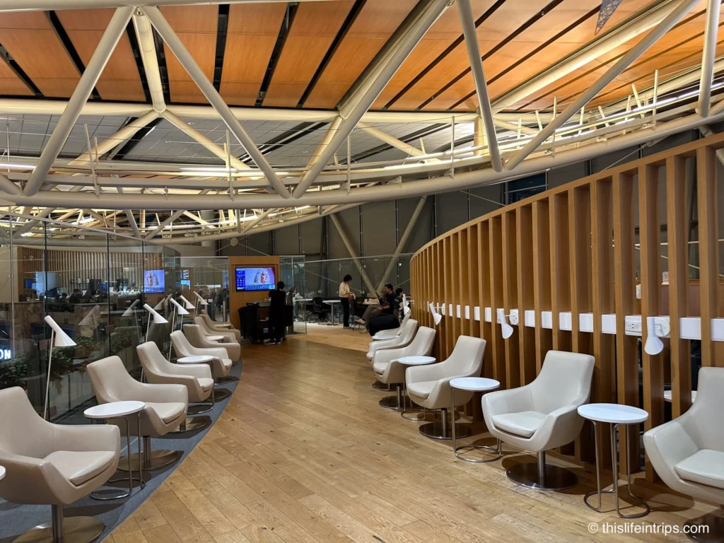 hallway seating at the SkyTeam Vancouver lounge