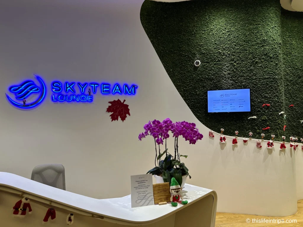 check in desk at the SkyTeam Lounge YVR location