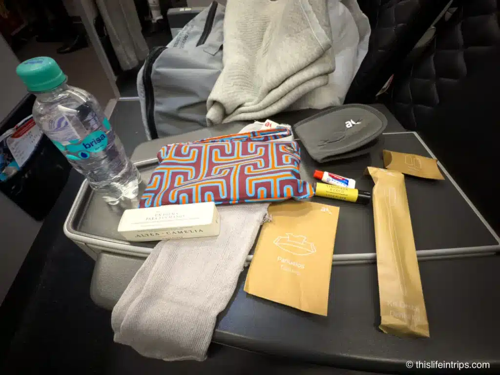 Avianca a320 business class amenities kit