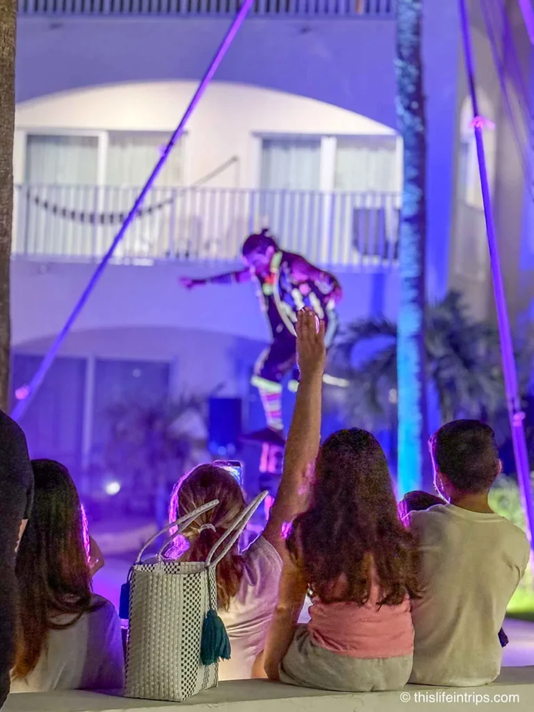 entertainment at the Hilton Cancun all inclusive resort