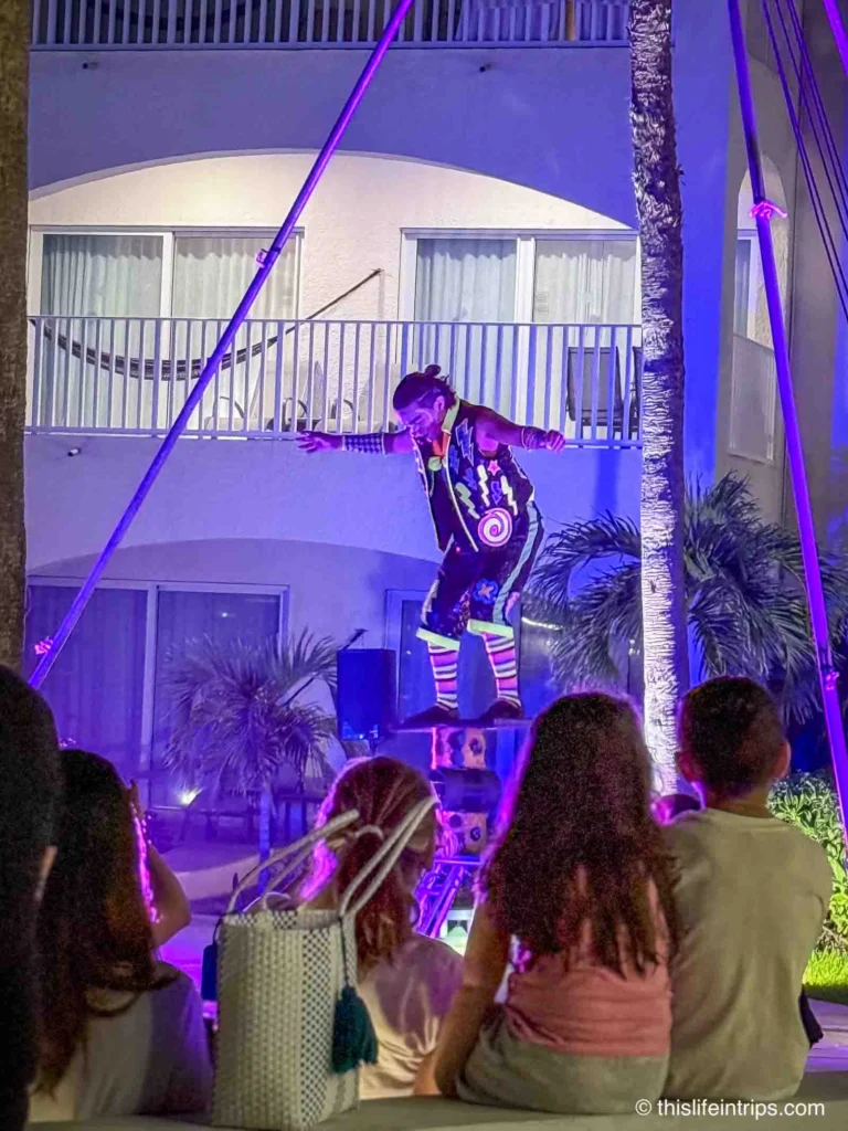 entertainment at the Hilton Cancun all inclusive resort