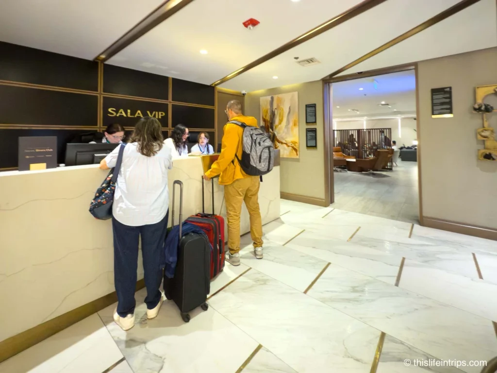 Check in at the the Sala VIP Quito