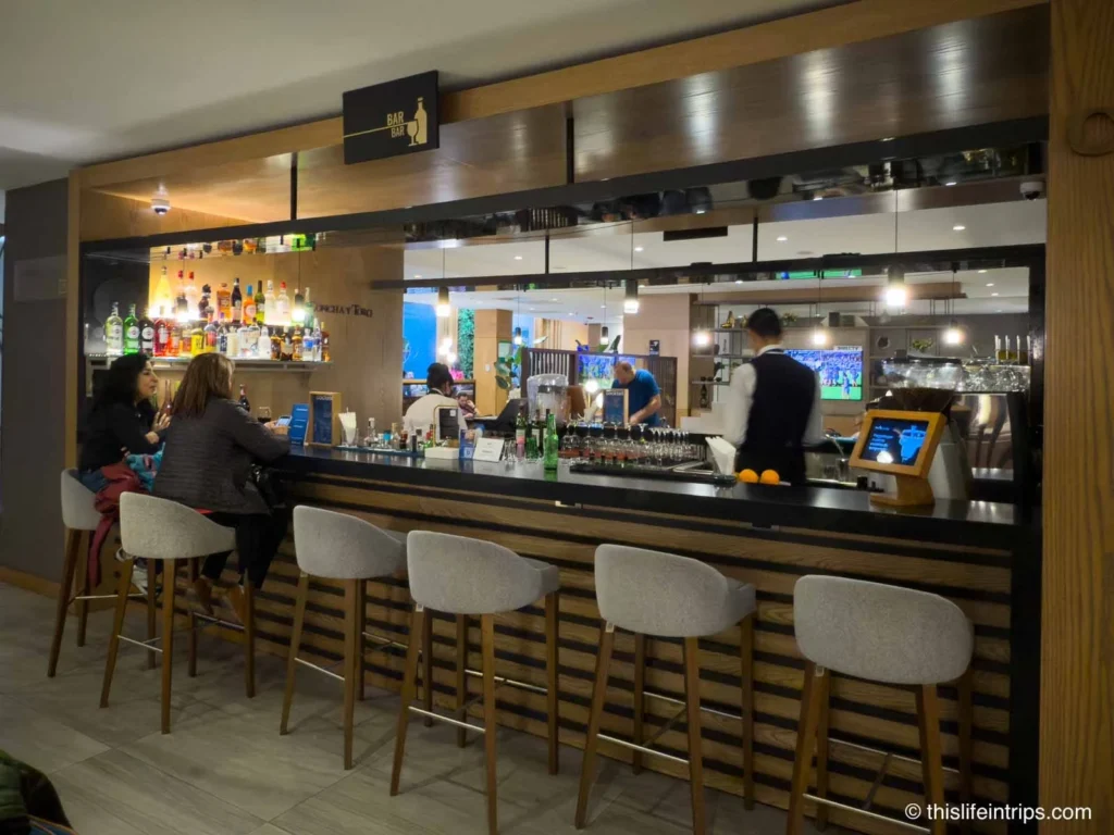 bar at the Sala VIP Quito Airport lounge