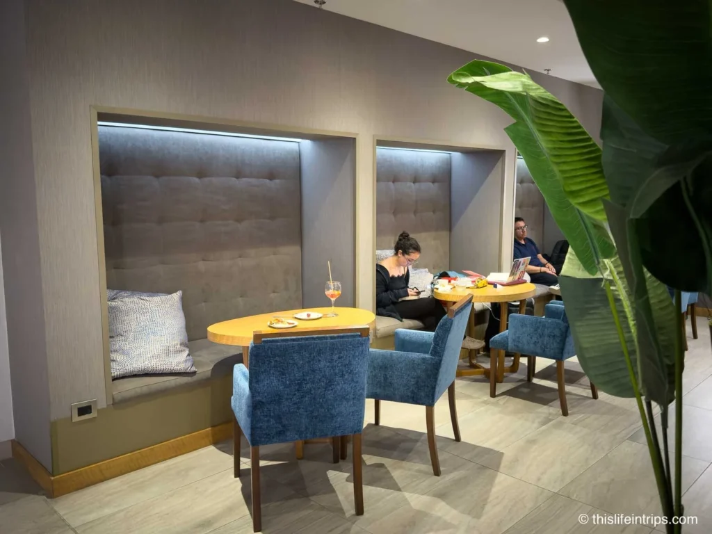 Seating at the Sala VIP Quito Airport lounge