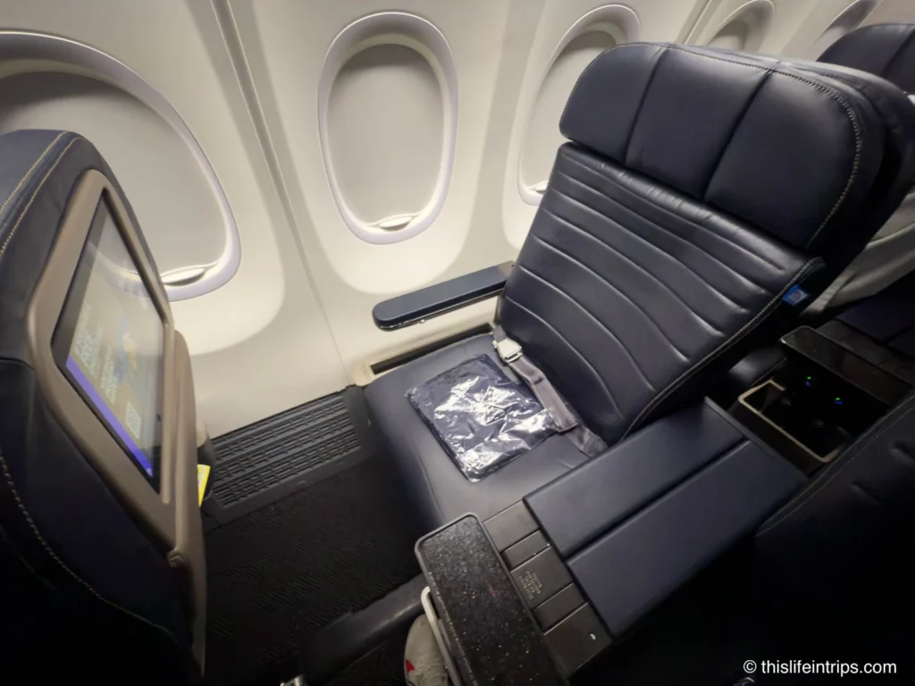 United 737 MAX 8 first class seat