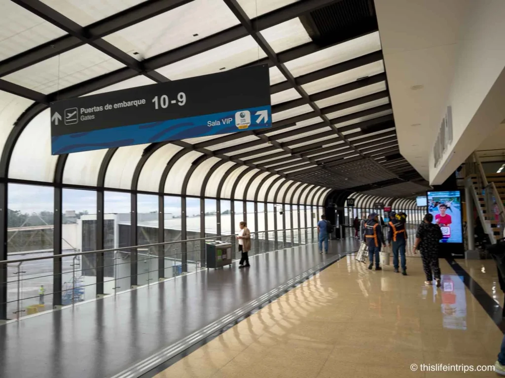 Helpful signs point you towards the Salas VIP lounge at MDE airport