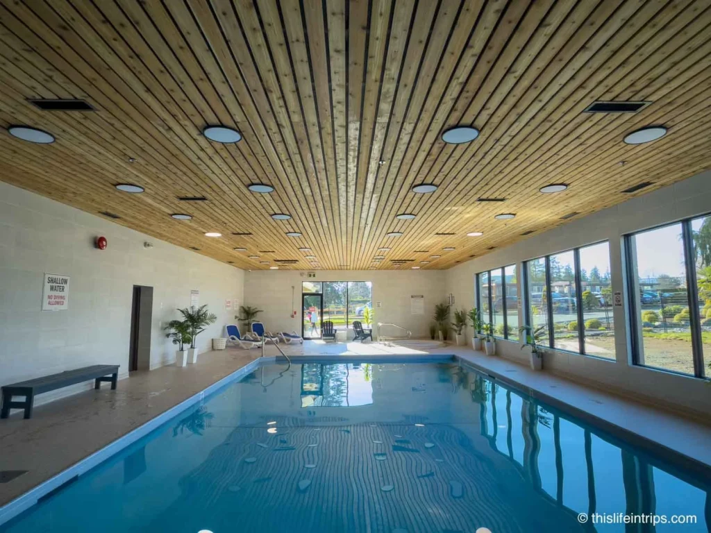 Bayside Resort Parksville outdoor Pool