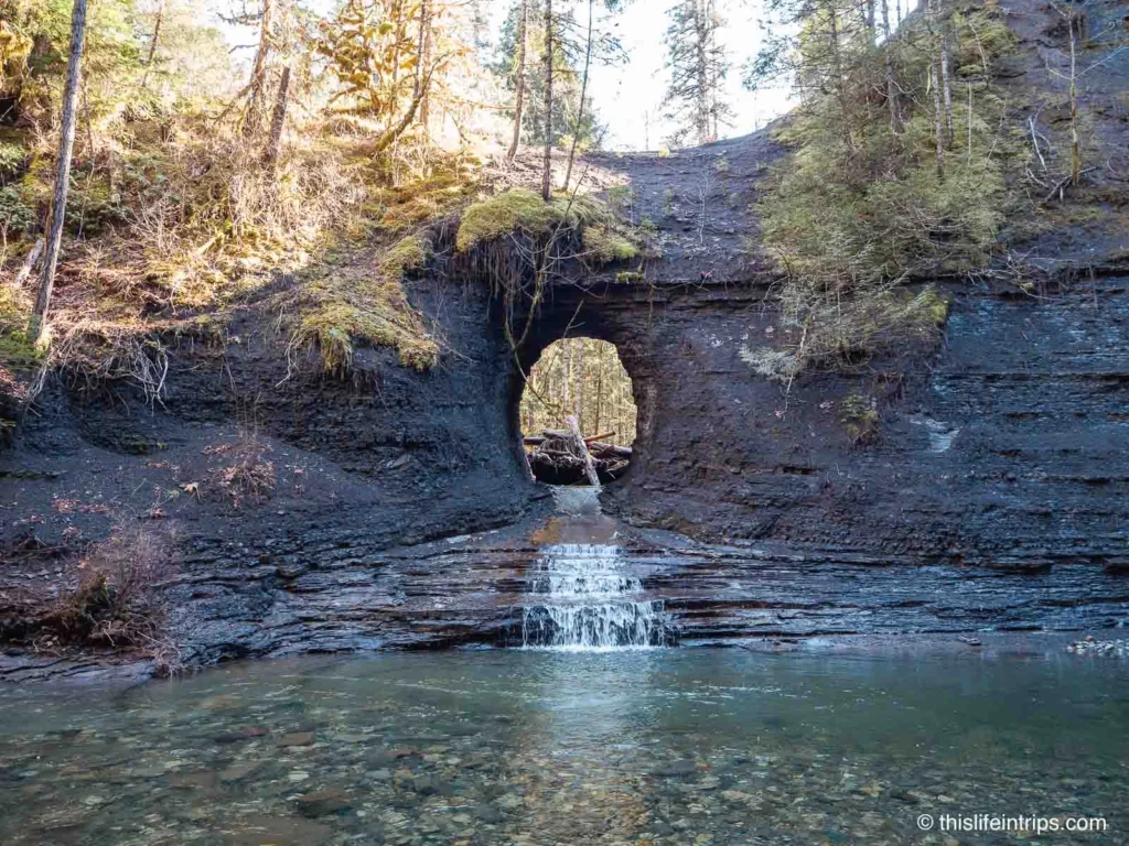Hole in the wall falls, BC